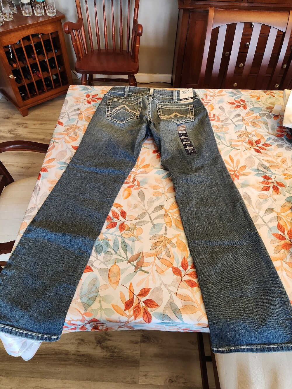 Ariat Women’s Mid-Rise Straight Flare Blue Jeans - NWT - 31R